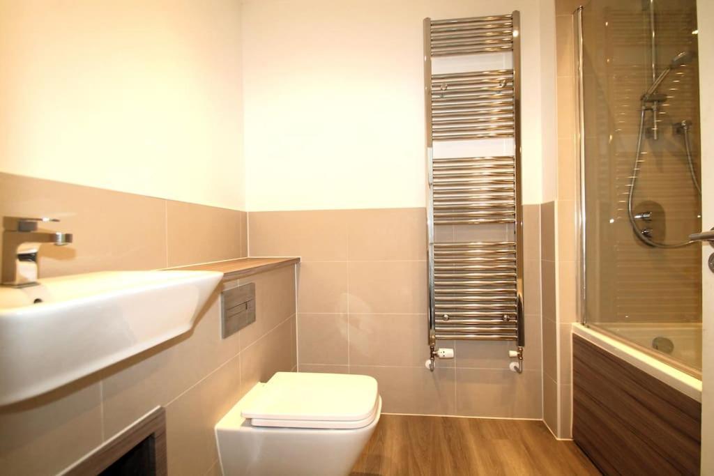 Beaulieu Park - Sleeps 10 - Chelmsford Βίλα Broomfield  Εξωτερικό φωτογραφία